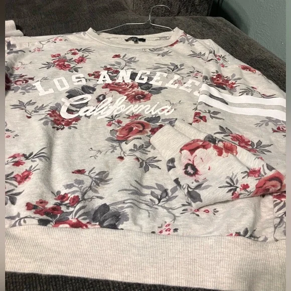 sweater - Picture 3 of 5